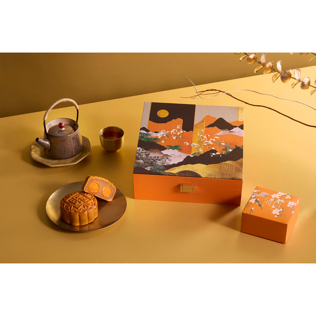 Ming Court (CORDIS) mooncake voucher gift set with lotus seed paste mooncake and box