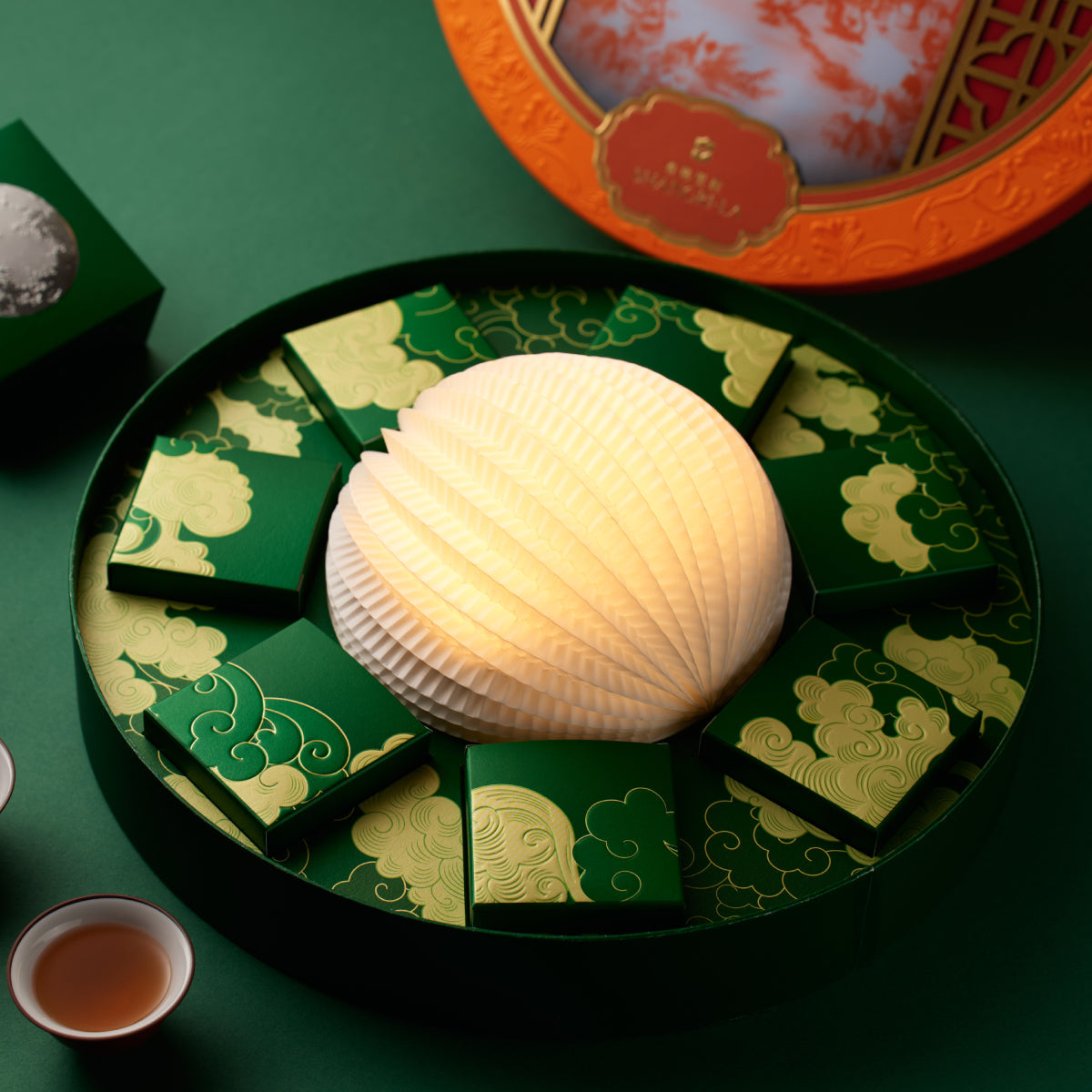 Mooncake in green patterned gift tray, pale gold and embossed slice design