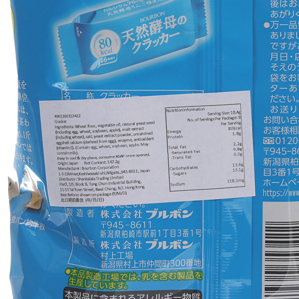 Natural cracker pouch close-up with nutrition facts label and 80 kcal (6 pieces)