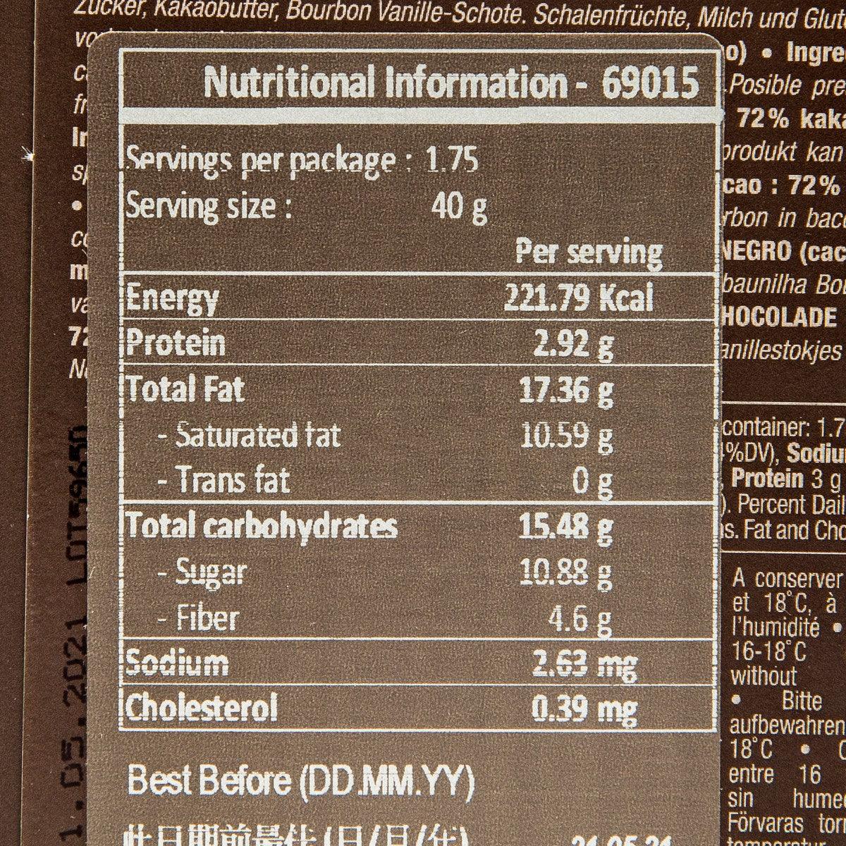 CLUIZEL dark chocolate bar nutrition facts close-up with per serving values