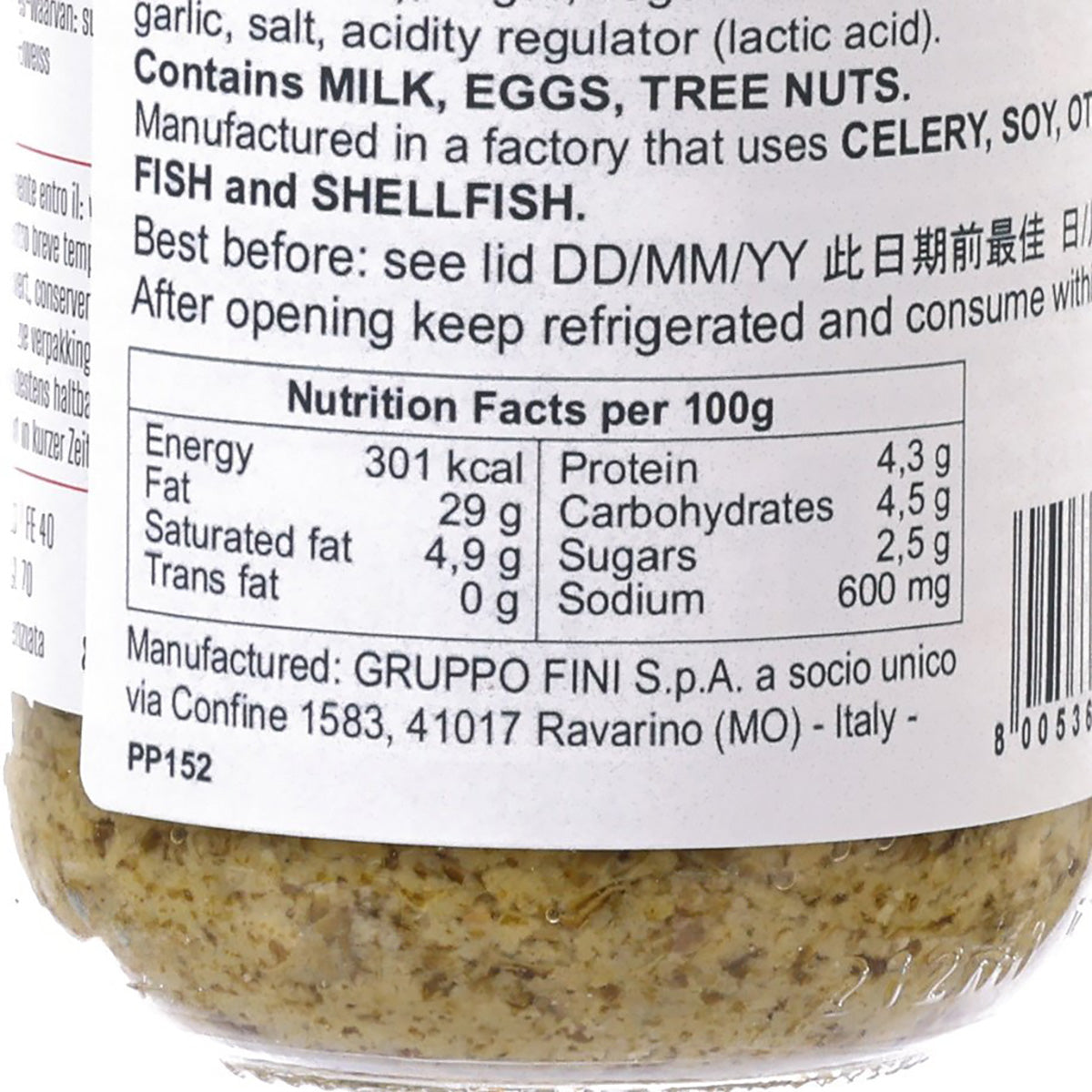 DELLA NONNA pesto jar close-up showing nutrition facts label
