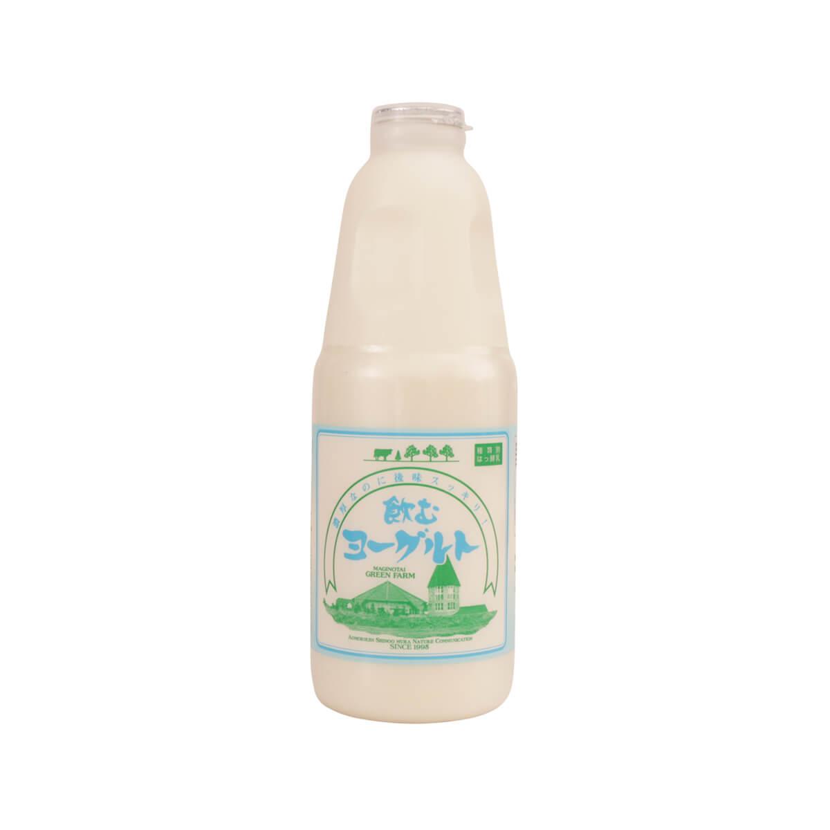 MAGINOTAI GREEN FARM yogurt drink bottle, 900 mL, cream-colored liquid
