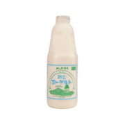 MAGINOTAI GREEN FARM yogurt drink bottle, 900 mL, cream-colored liquid