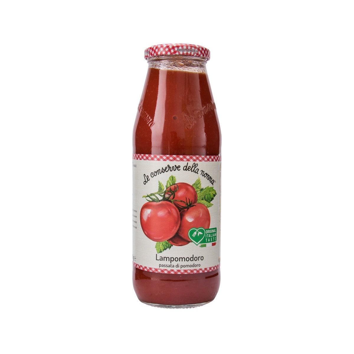 DELLA NONNA tomato puree bottle with red sauce and tomato front label