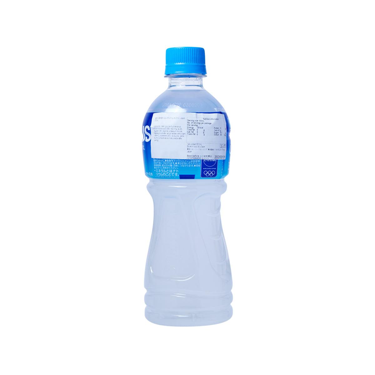 AQUARIUS sports drink bottle with blue cap and back panel label, 500 mL