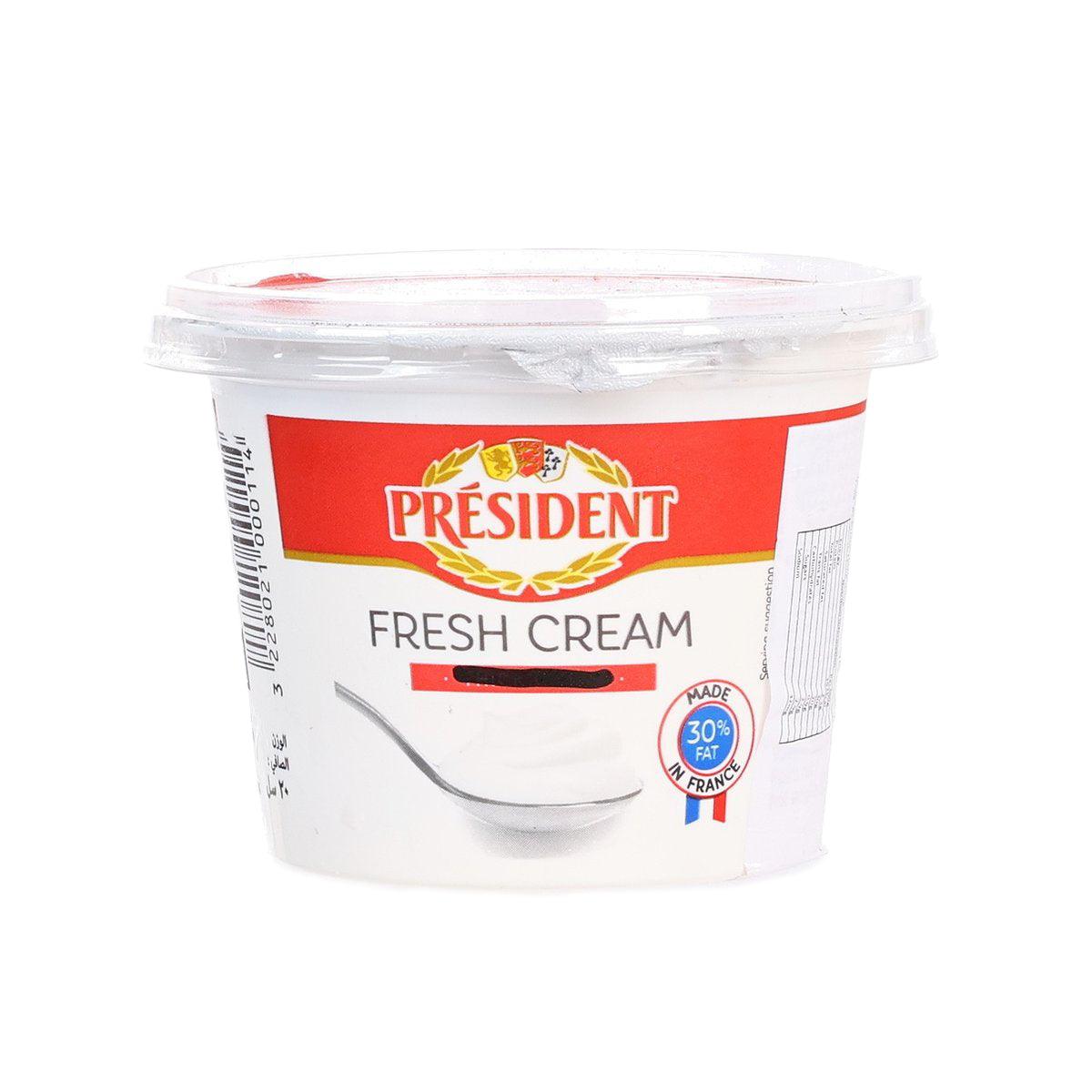 PRESIDENT Fresh Cream tub, sealed plastic lid, red front label