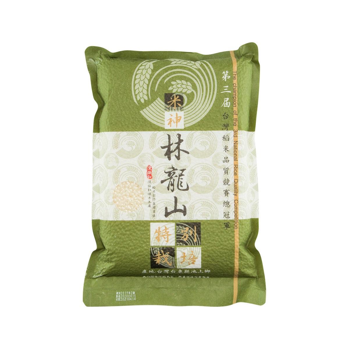 Green rice bag with white seal graphic and vertical Chinese characters
