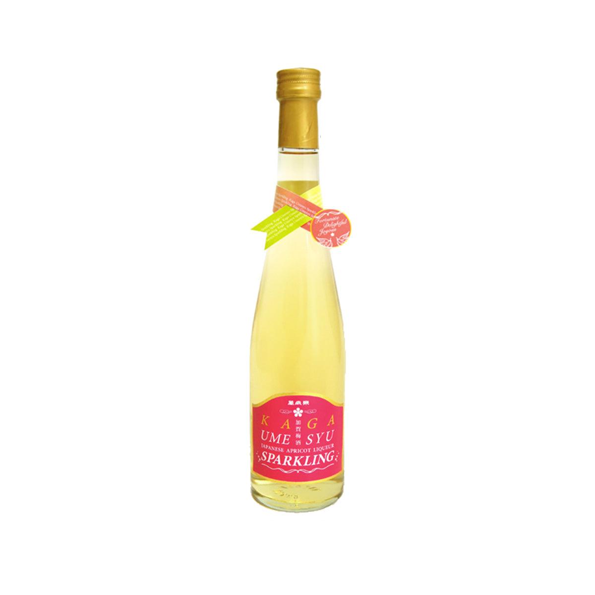 MANZAIRAKU Kaga sparkling umeshu bottle with gold cap and yellow liquid, 500 mL