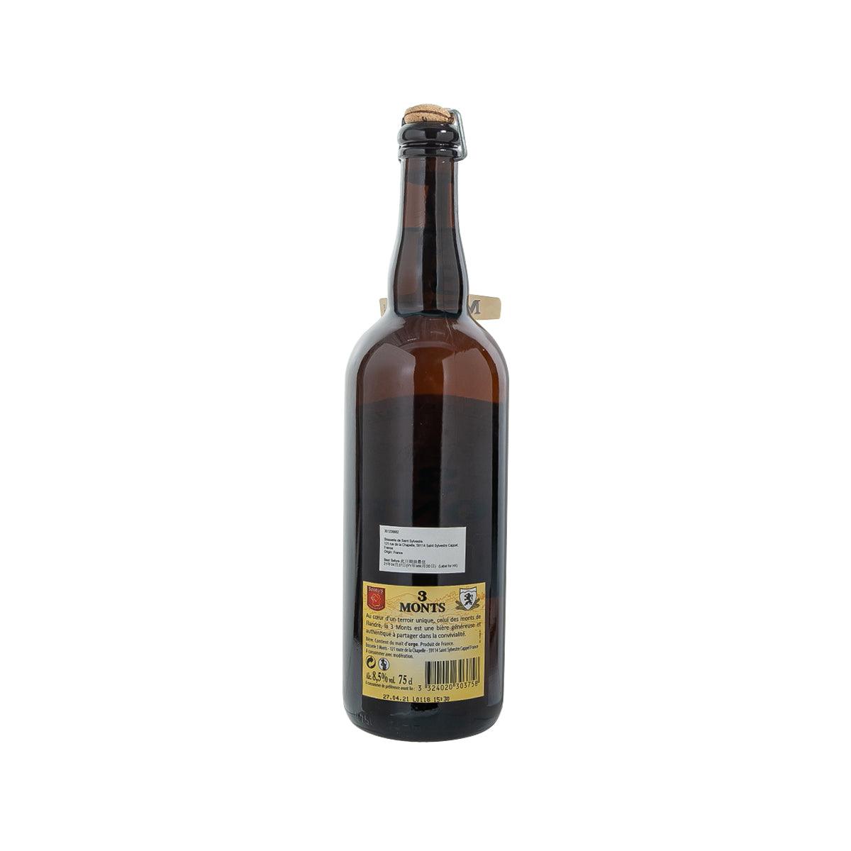 Back of beer bottle with amber glass, barcode and 3 MONTS label