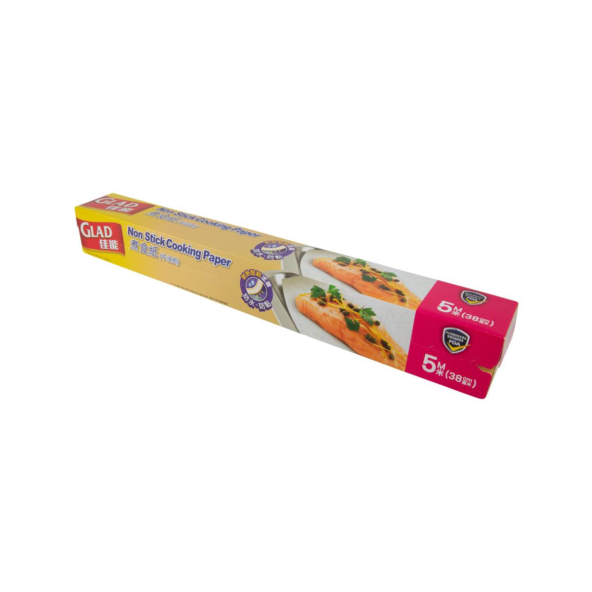 Non-stick cooking paper roll pack, 38 cm, GLAD package with food usage photo