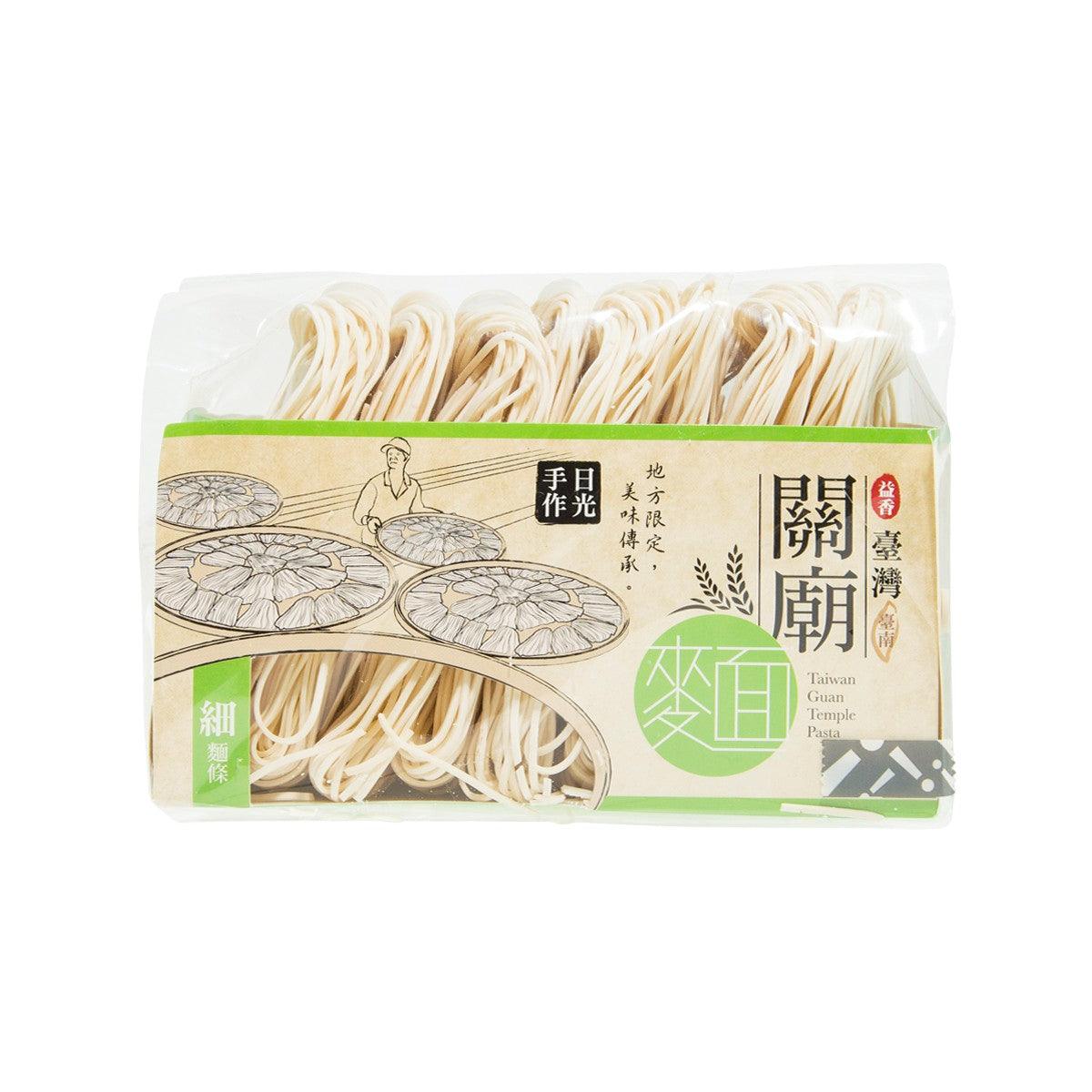 Packaged Taiwanese guan temple pasta noodles, small size, yellow-beige strands