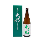 DAINA Junmai daiginjo sake bottle with green presentation box