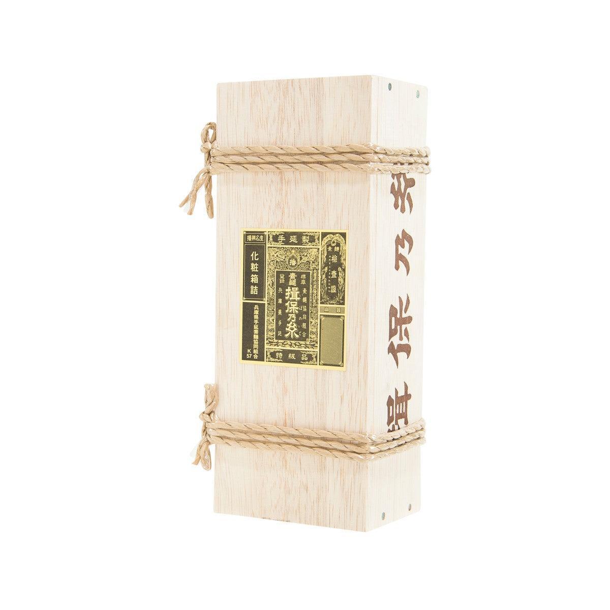 Soumen noodle gift box showing side panel with white vertical text label