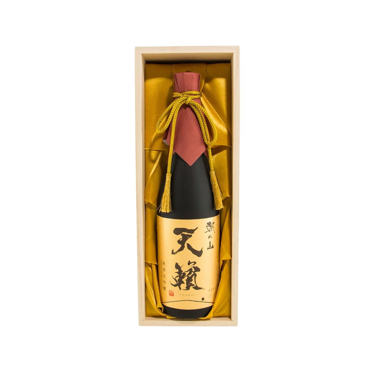 ASAHIYAMA Tenrai junmai daiginjo sake bottle in gift box, tied with ribbon