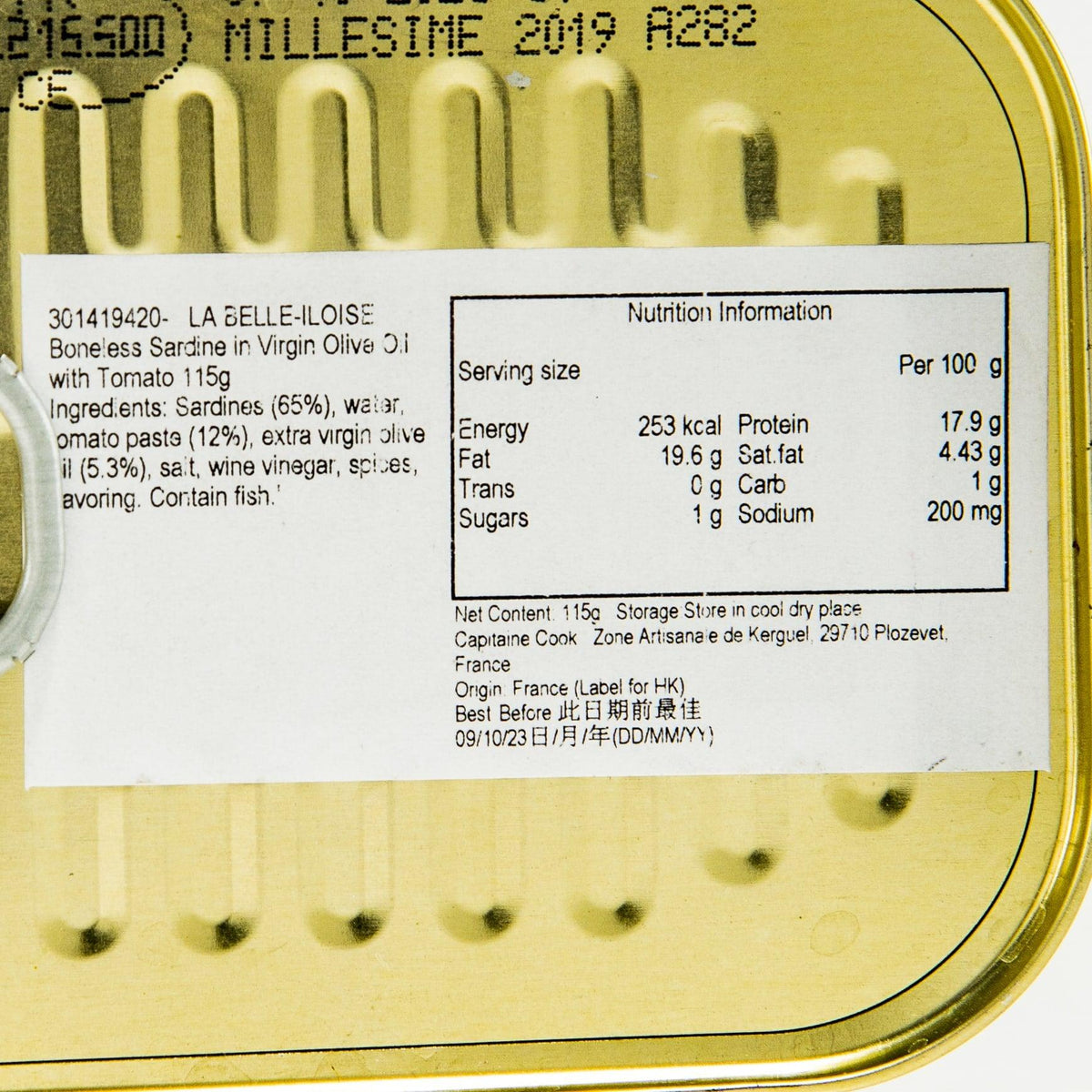 Nutrition information label on gold sardine tin lid