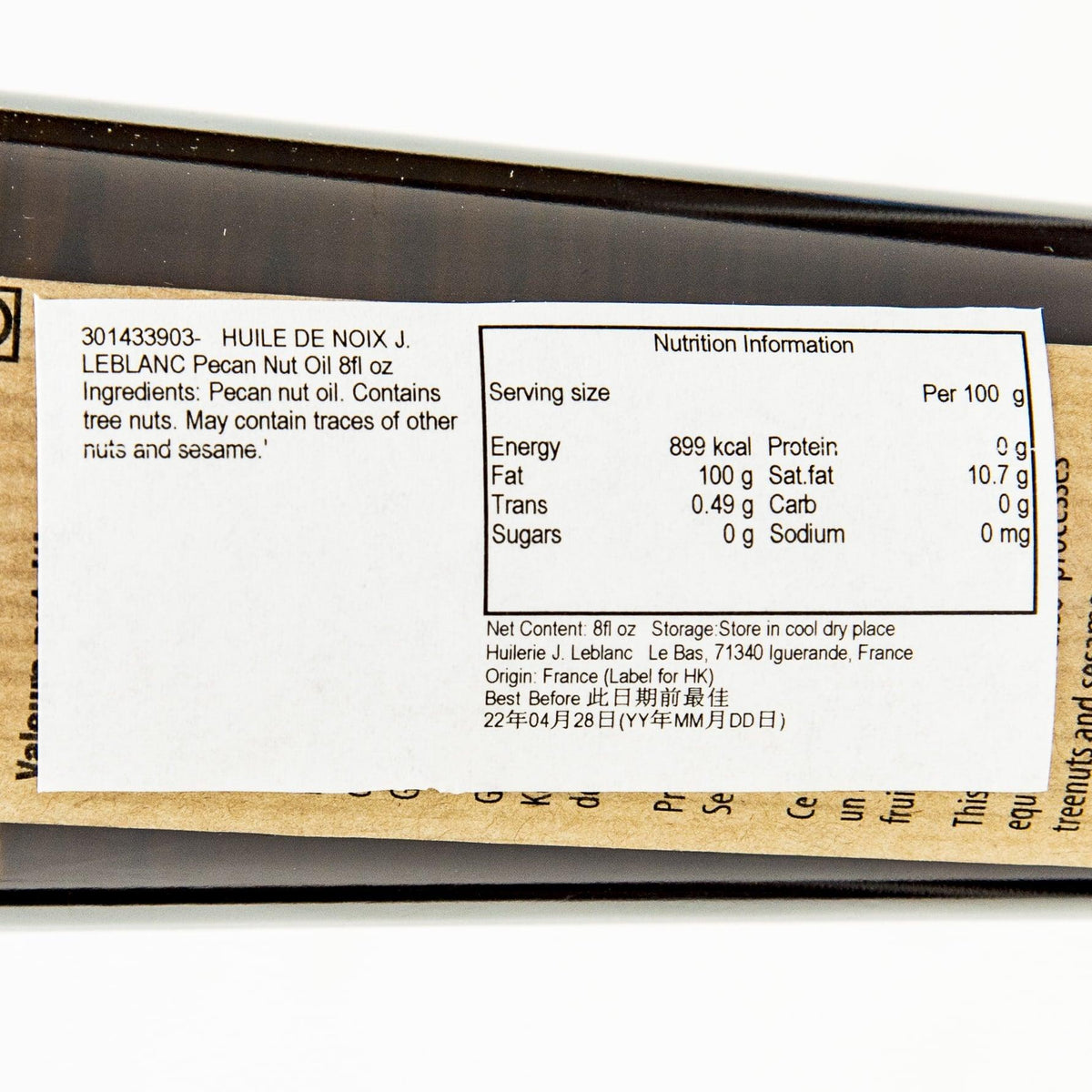 Pecan nut oil nutrition label close-up, serving size and per 100 g details