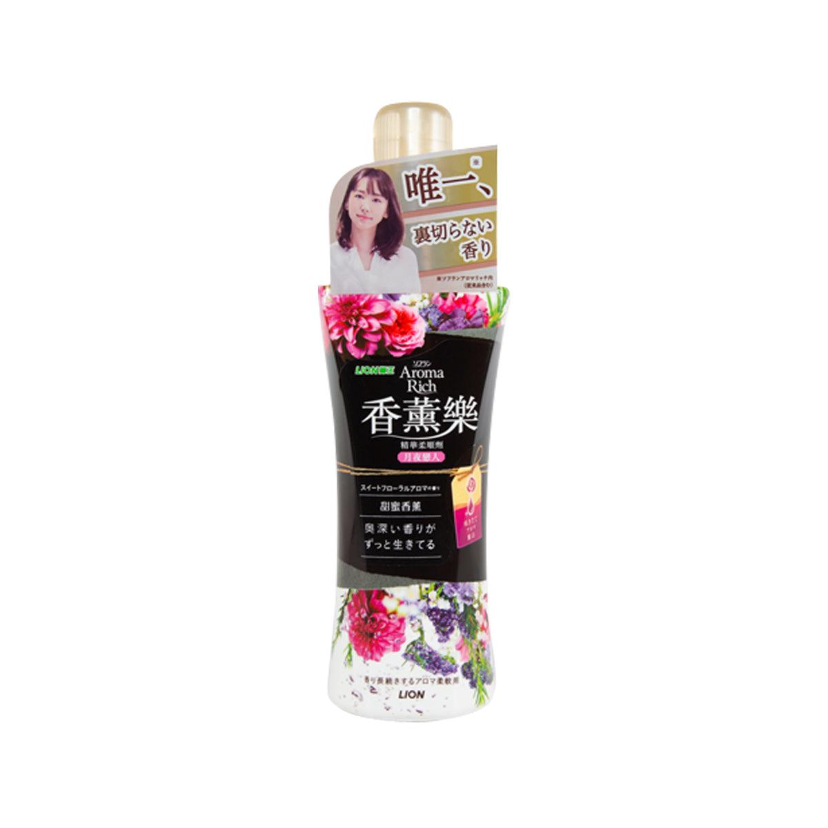 520 mL fabric softener bottle with gold cap, floral label, and dark center label