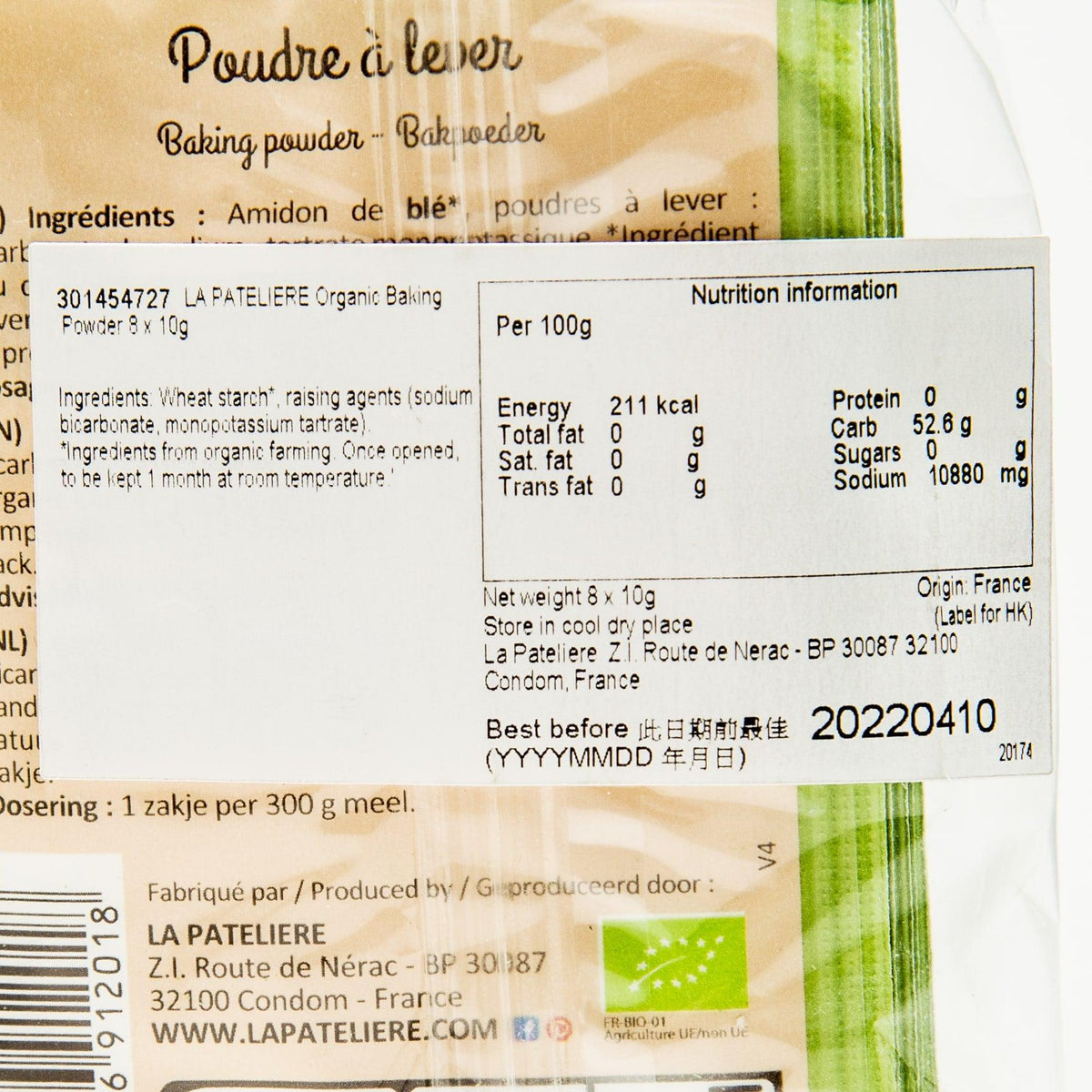 Organic baking powder sachet close-up, nutrition facts and net weight 8 x 10g
