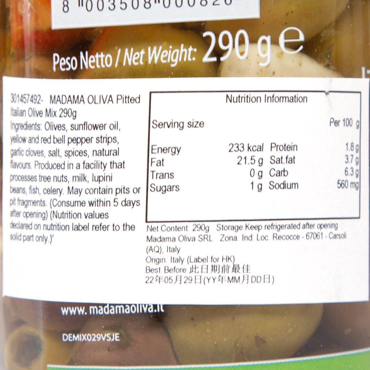 Pitted Italian olive mix label close-up: net weight 290 g and nutrition information