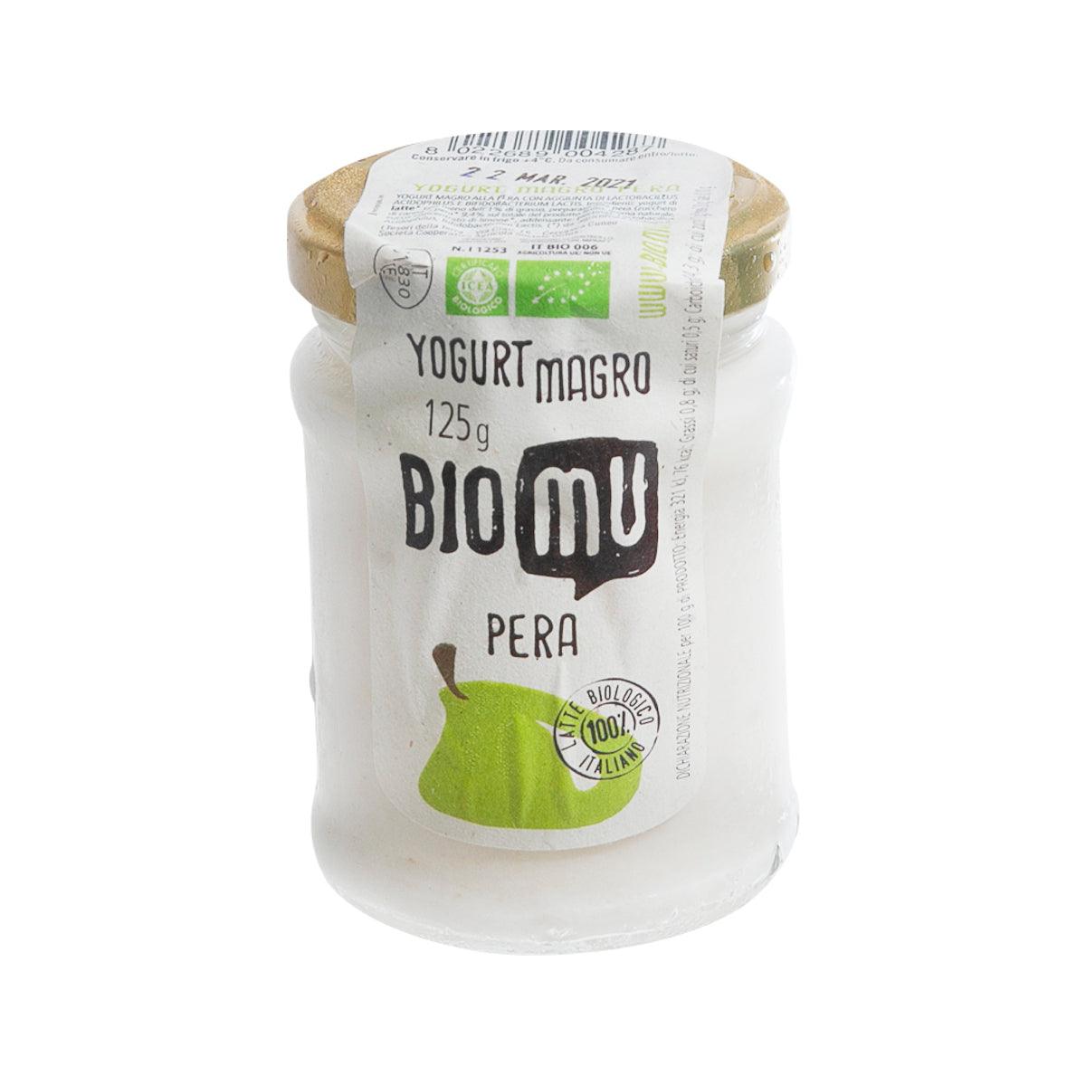 BIOMU organic low-fat yogurt cup with pear flavor, 125g