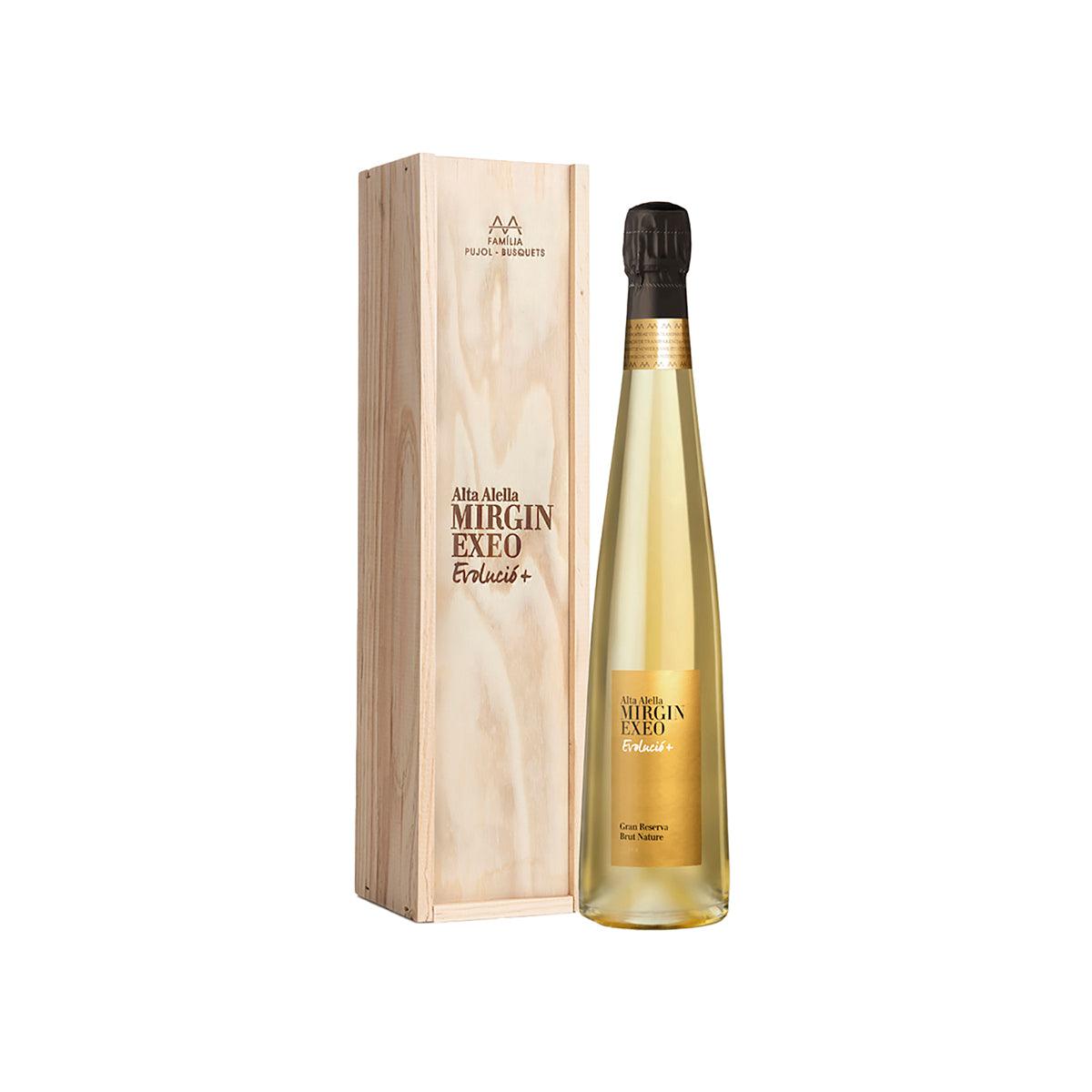 Cava brut sparkling wine bottle with wooden presentation box, gold label