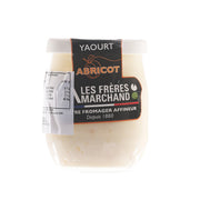 Apricot yogurt cup with LES FRERES MARCHAND label, 125g