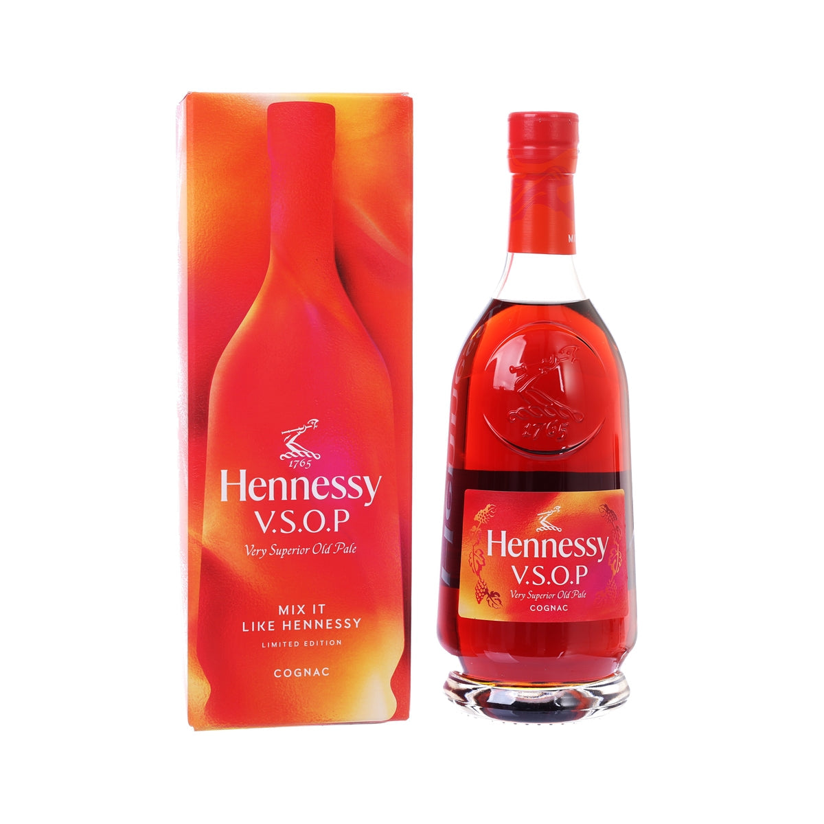 Hennessy VSOP cognac bottle and boxed package, red cap, 700 mL