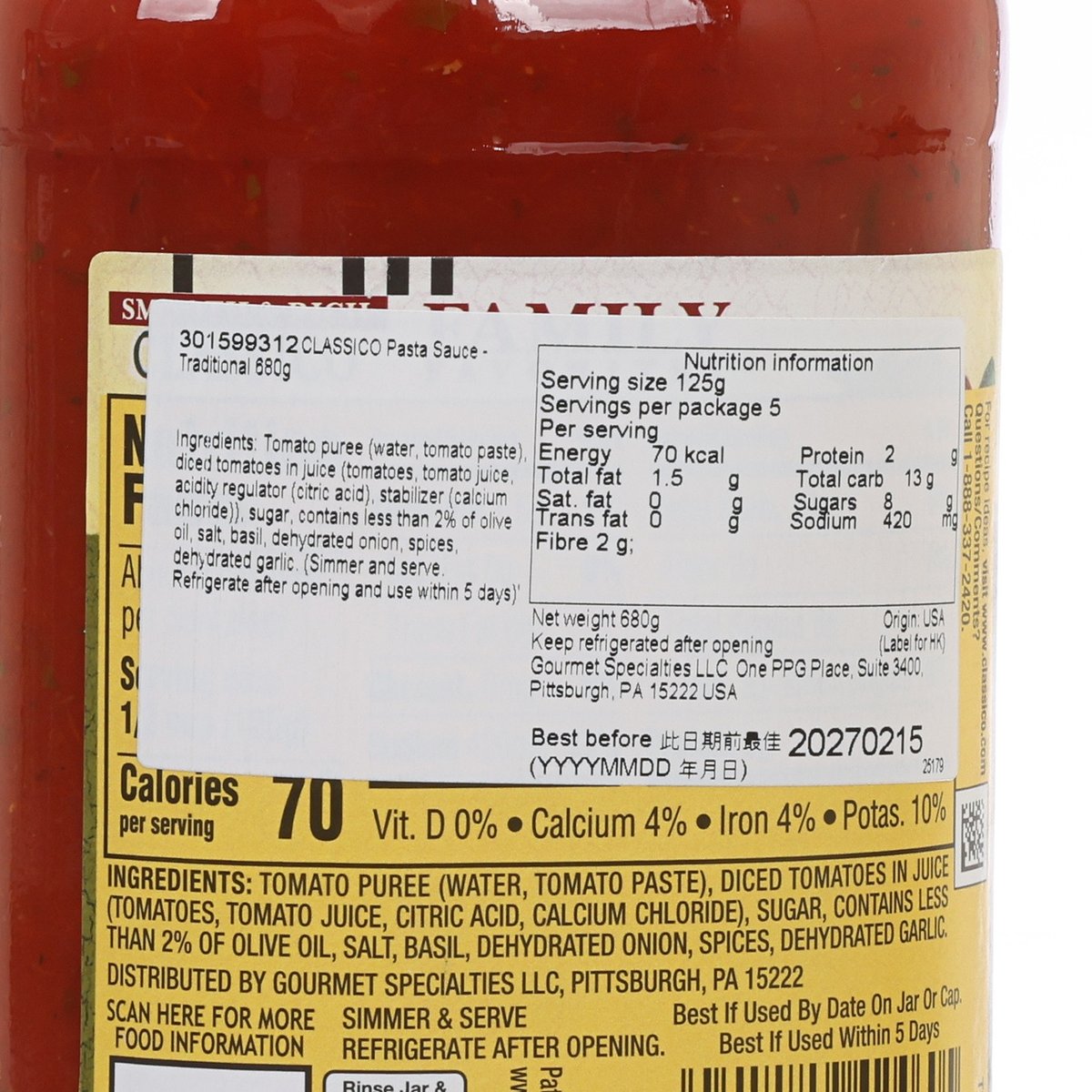 Close-up of traditional pasta sauce nutrition facts and ingredients on jar label