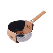 18 cm ceramic-coated yukihira pot with wooden handle and hammered metal finish
