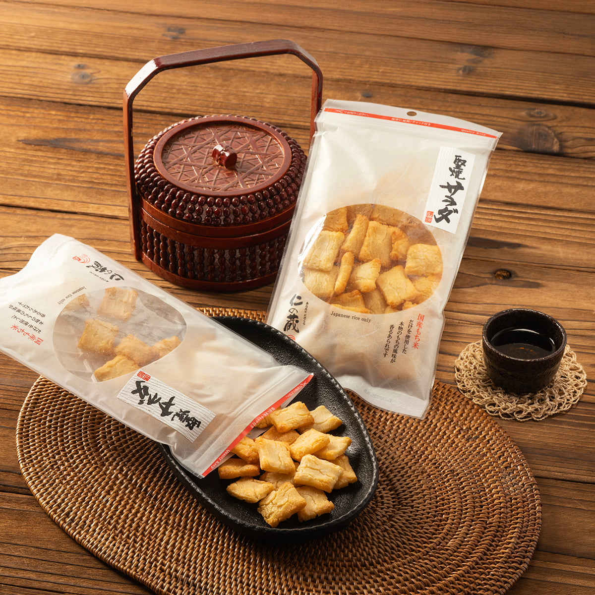 Salad flavor hard-baked rice crackers in pouches, with crackers served in a bowl