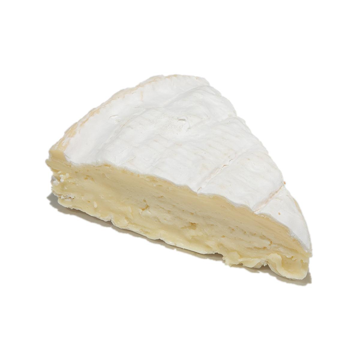 LE RUSTIQUE Normandie cheese wedge, white rind, pale yellow interior, 45% 150g