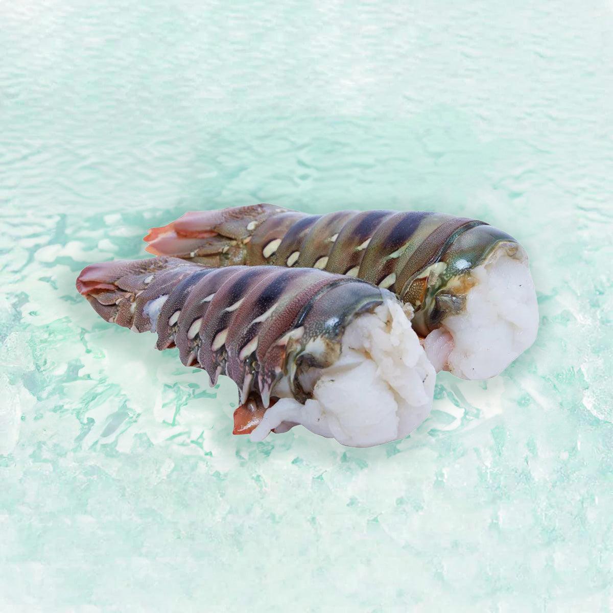 Previously frozen lobster tail, split shell with white meat (about 300g)